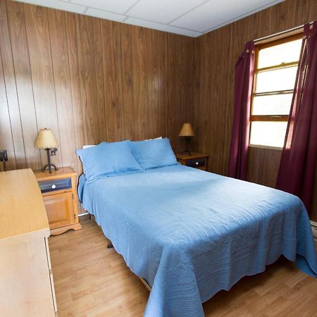 The Pines Cottage Resort Oxtongue Lake Bagian luar foto