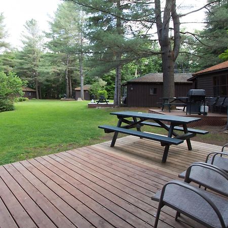 The Pines Cottage Resort Oxtongue Lake Bagian luar foto
