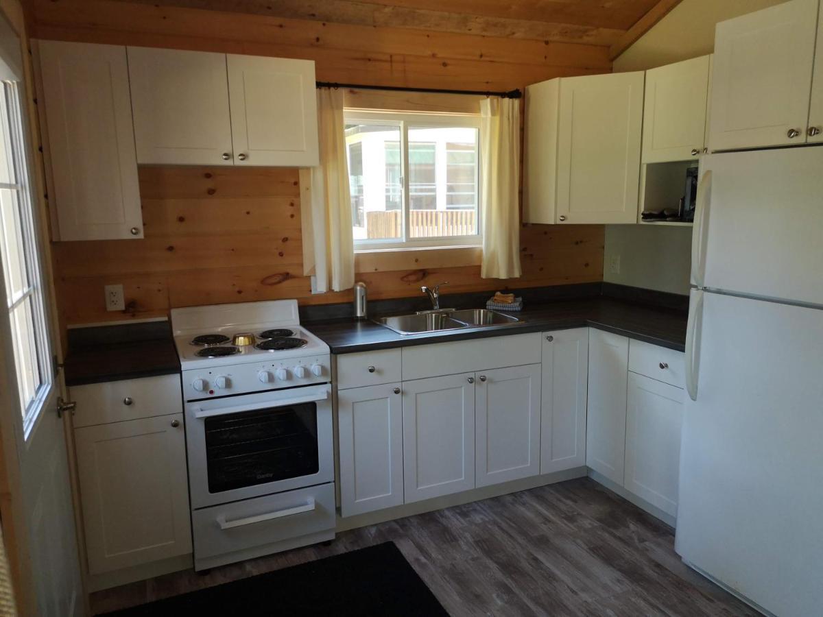 The Pines Cottage Resort Oxtongue Lake Bagian luar foto
