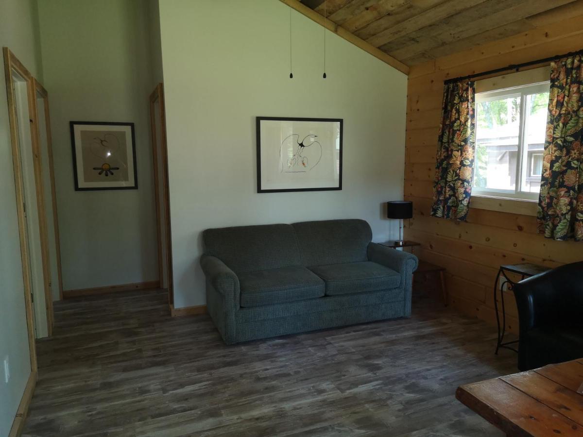 The Pines Cottage Resort Oxtongue Lake Bagian luar foto