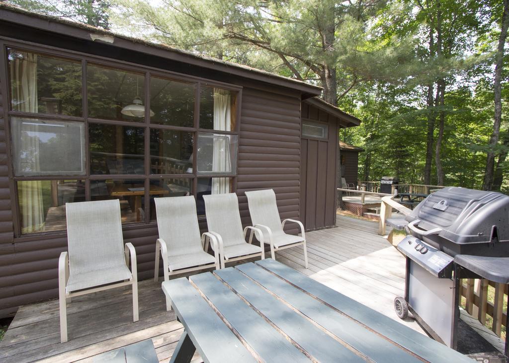 The Pines Cottage Resort Oxtongue Lake Bagian luar foto