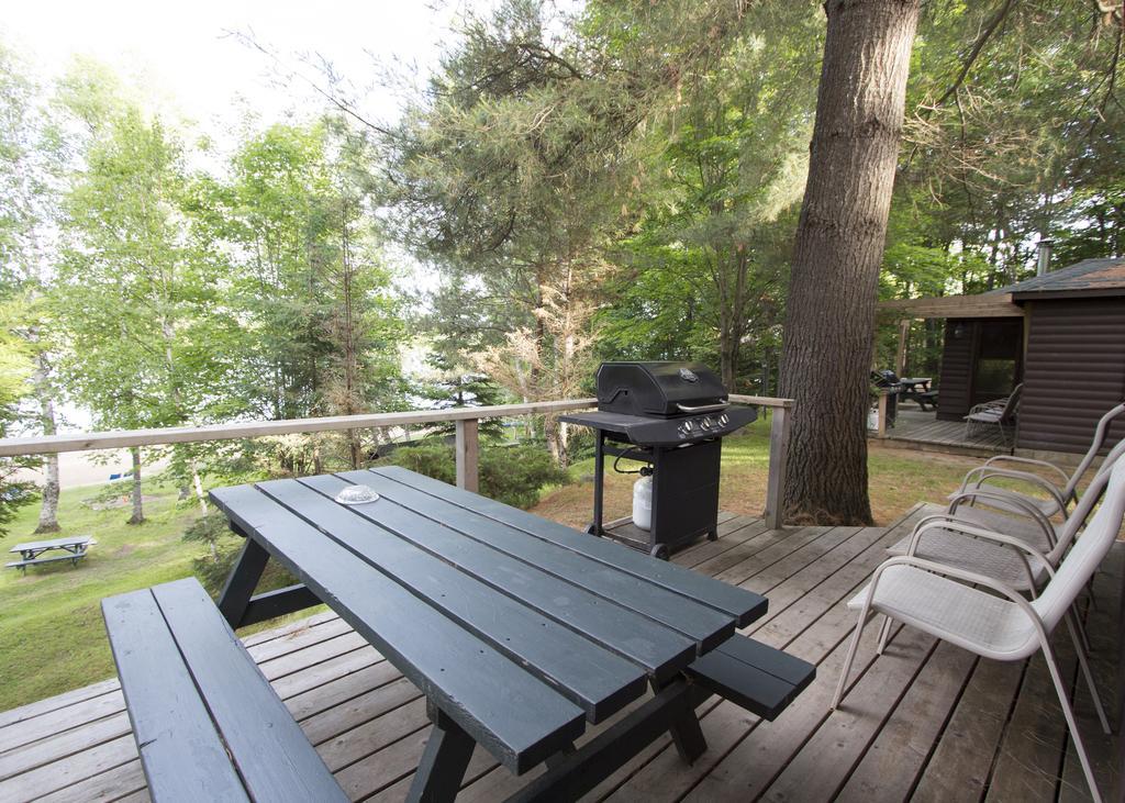 The Pines Cottage Resort Oxtongue Lake Bagian luar foto
