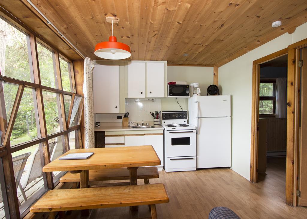 The Pines Cottage Resort Oxtongue Lake Bagian luar foto