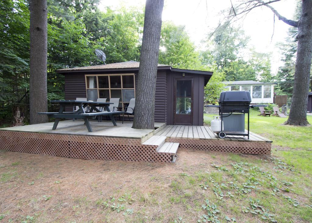 The Pines Cottage Resort Oxtongue Lake Bagian luar foto