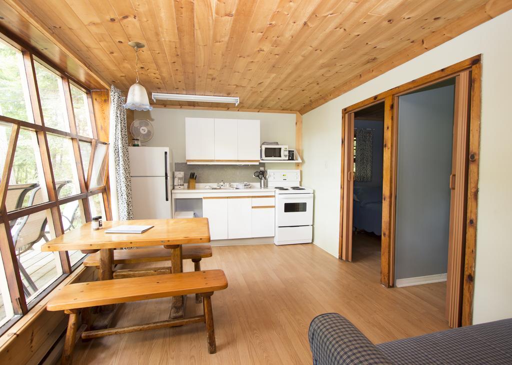 The Pines Cottage Resort Oxtongue Lake Bagian luar foto