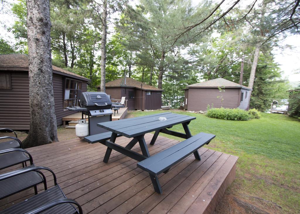 The Pines Cottage Resort Oxtongue Lake Bagian luar foto