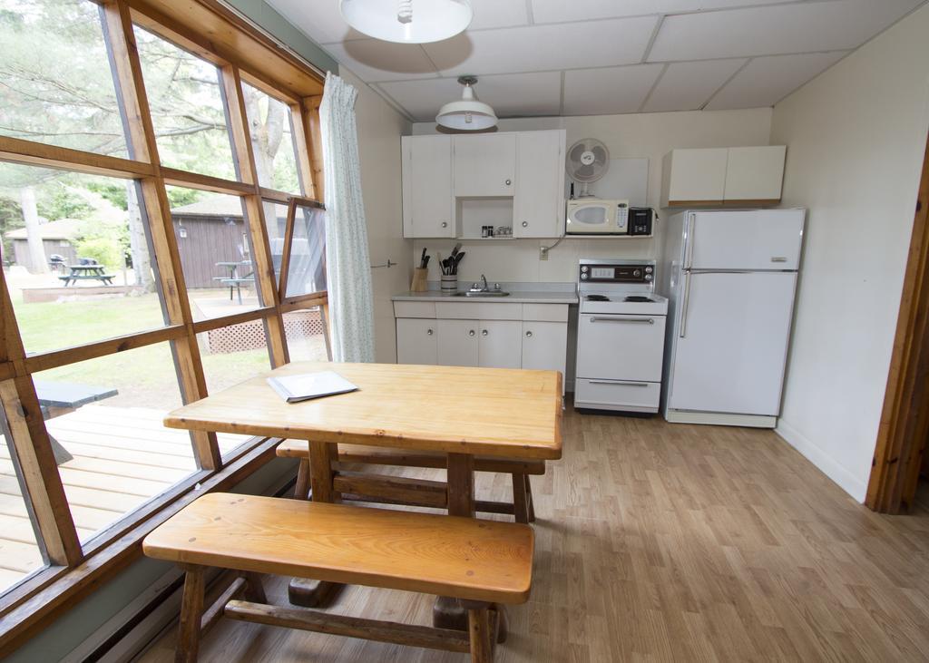 The Pines Cottage Resort Oxtongue Lake Bagian luar foto