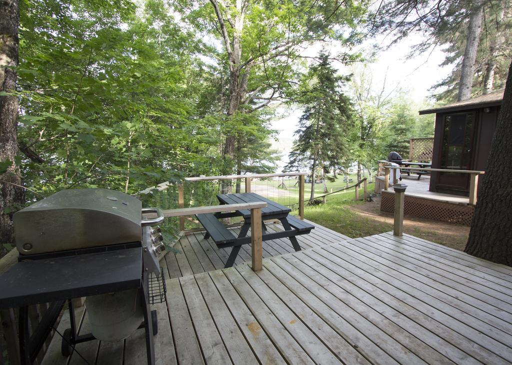 The Pines Cottage Resort Oxtongue Lake Bagian luar foto