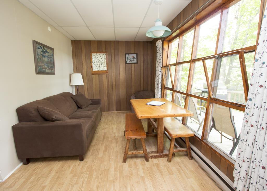 The Pines Cottage Resort Oxtongue Lake Bagian luar foto