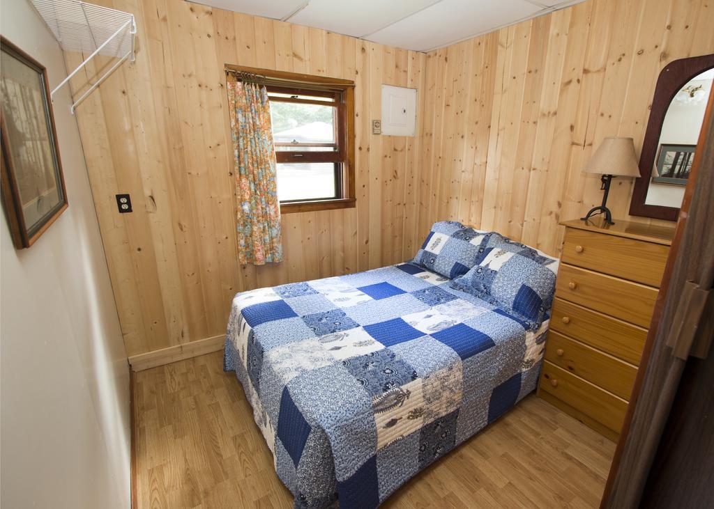 The Pines Cottage Resort Oxtongue Lake Bagian luar foto