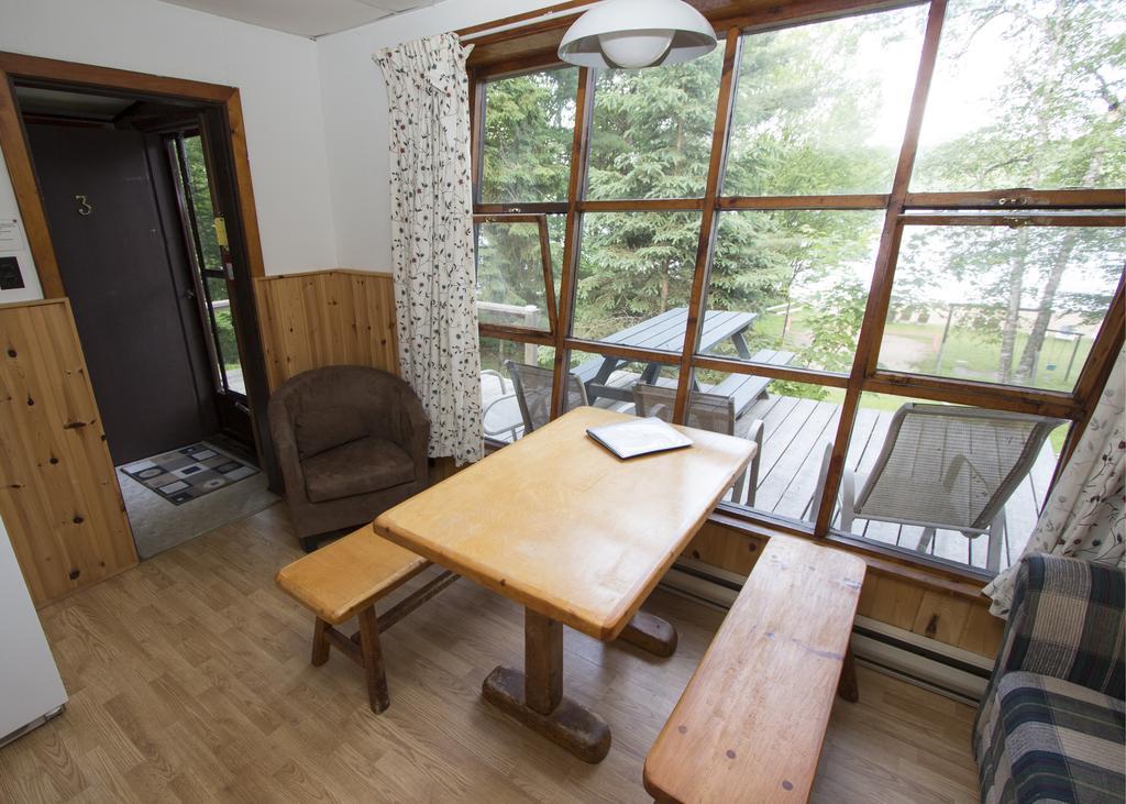 The Pines Cottage Resort Oxtongue Lake Bagian luar foto