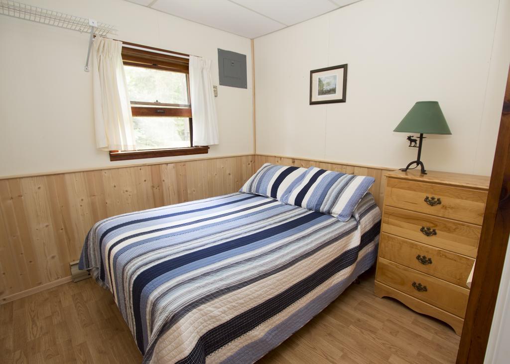 The Pines Cottage Resort Oxtongue Lake Bagian luar foto