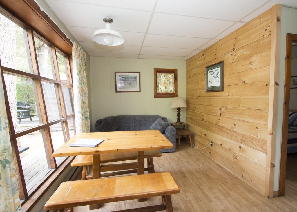 The Pines Cottage Resort Oxtongue Lake Bagian luar foto