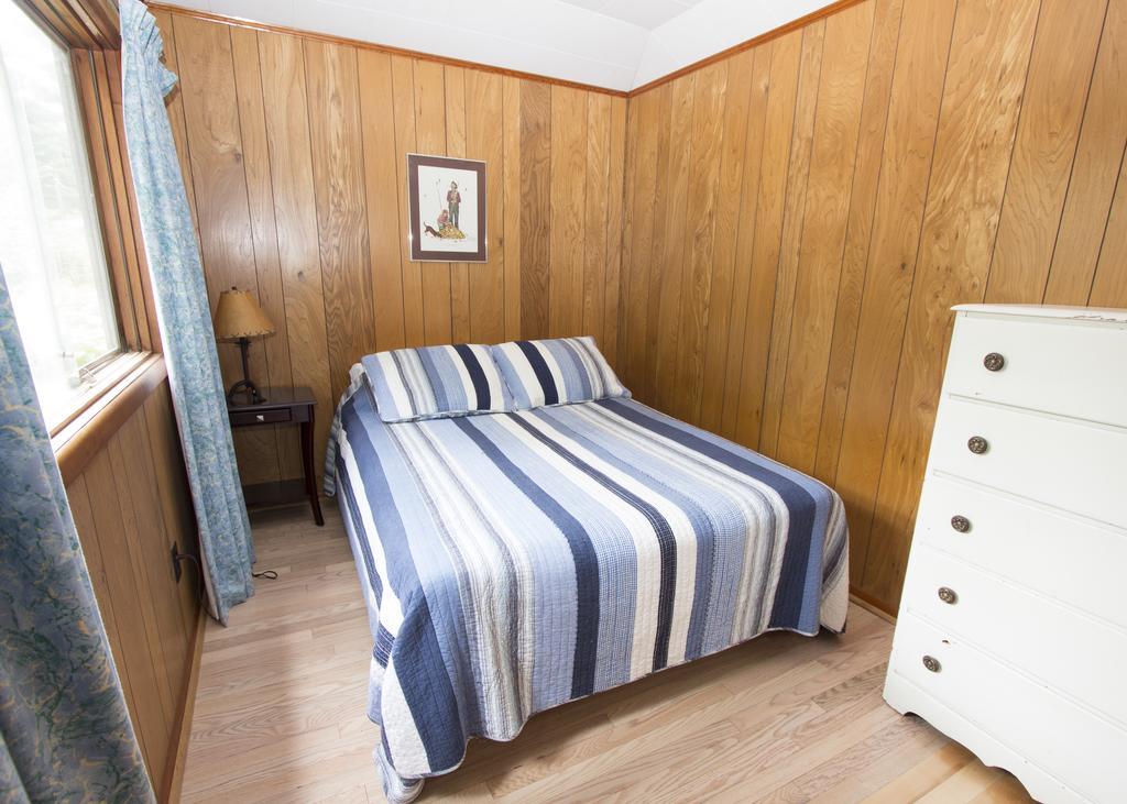 The Pines Cottage Resort Oxtongue Lake Bagian luar foto
