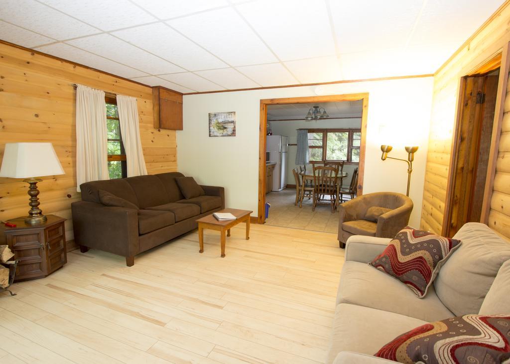 The Pines Cottage Resort Oxtongue Lake Bagian luar foto